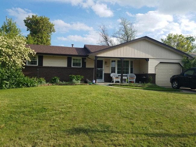 Photo - 2633 Danbury Dr House