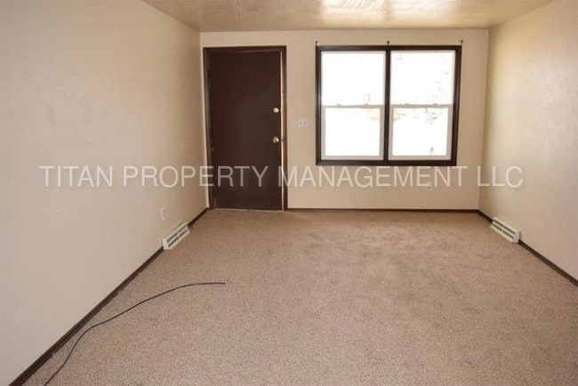 Building Photo - 1667 W Paulson Rd