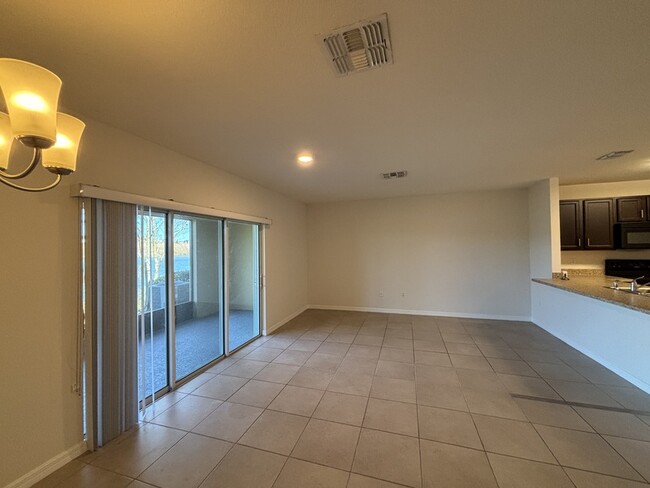 Foto del edificio - 396 Arbor Lakes Dr