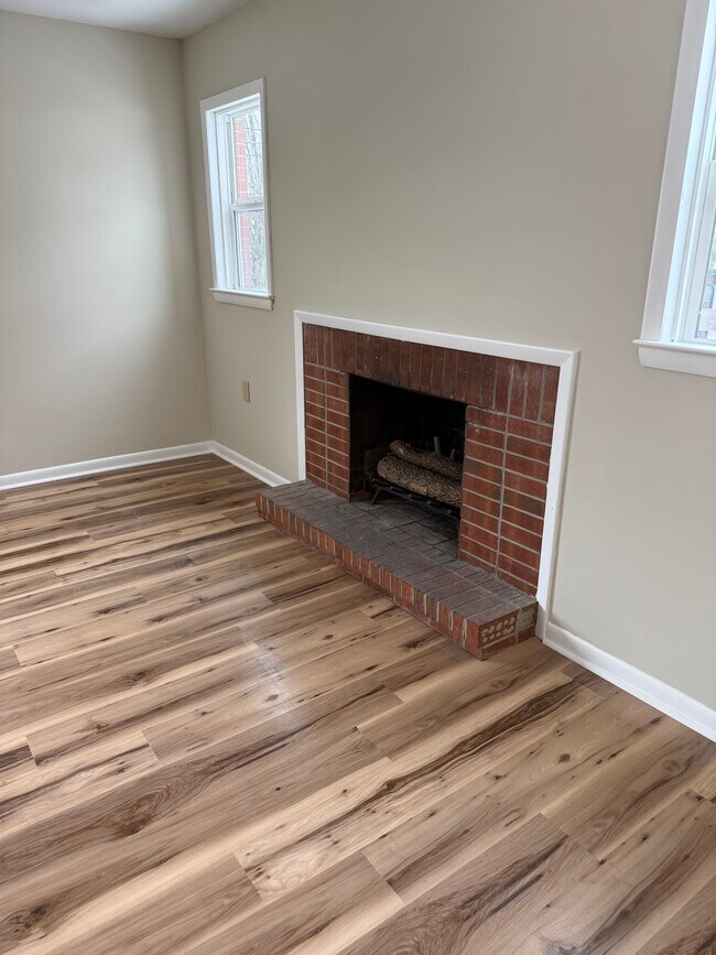 Building Photo - 225 Pleasure Dr