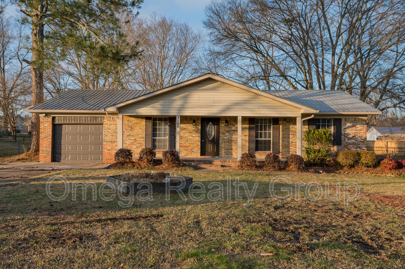 Primary Photo - 3166 Jenkins Cir S