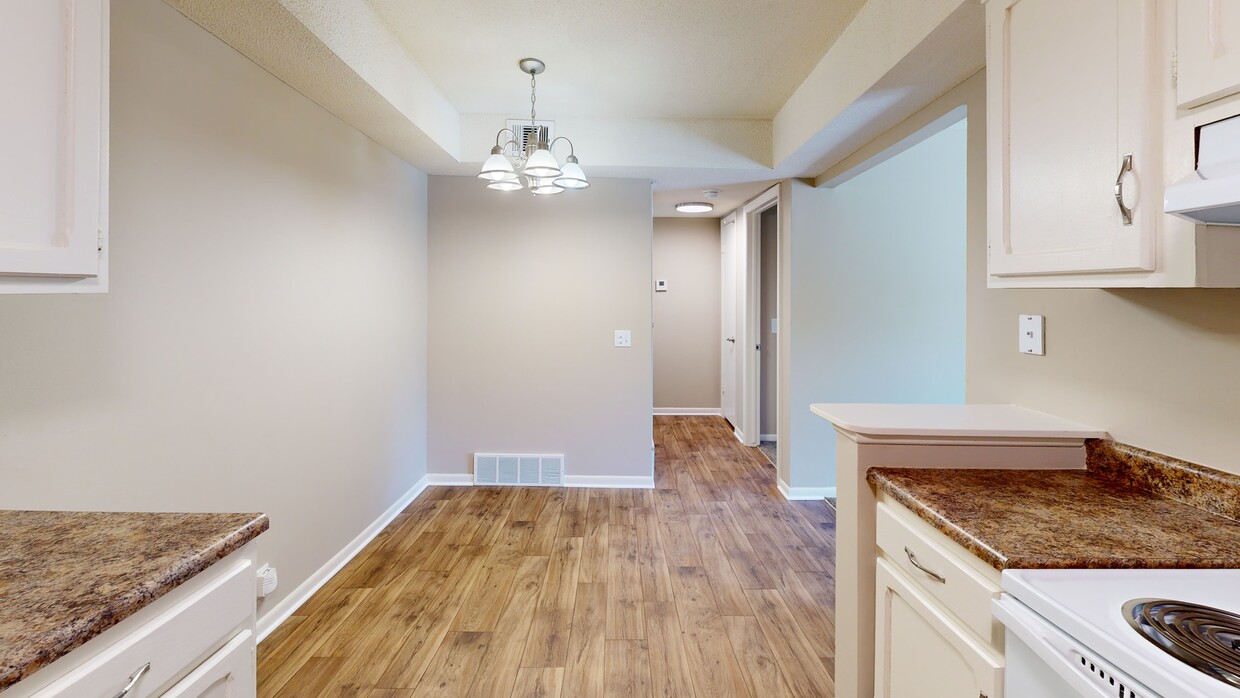 Photo - Four Seasons Apartments