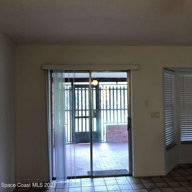 Building Photo - 2293 Hialeah St
