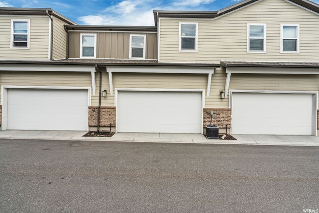 Foto del edificio - Farmington Townhouse 3 bedrooms 2.5 bathro...