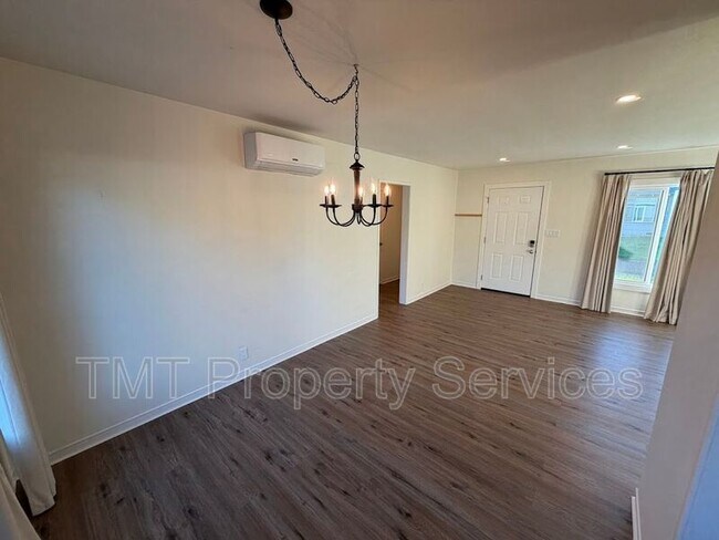 Foto del edificio - 2344-2346 Park Estates Dr.