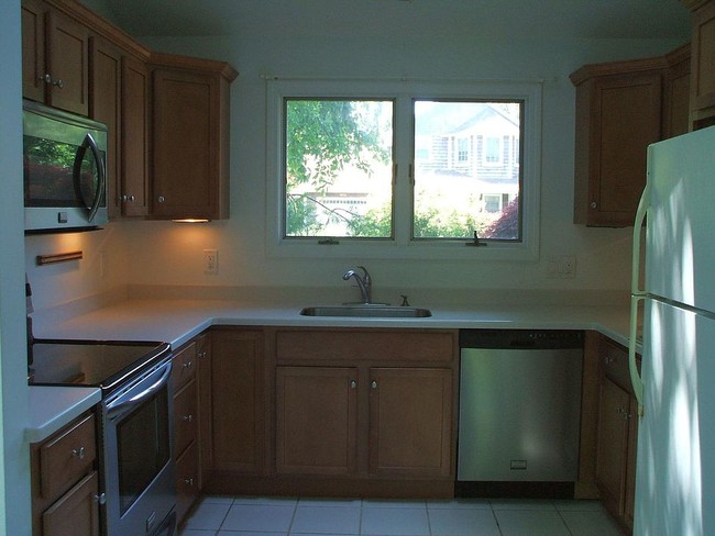Building Photo - 47 Earles Ct