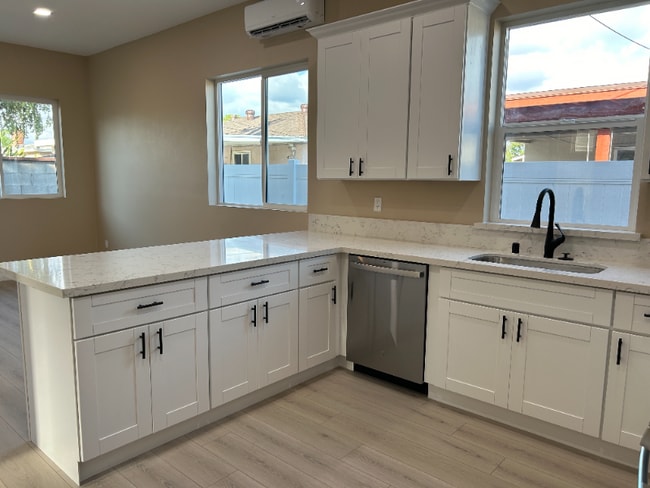 Building Photo - 201 S Mockingbird Ln