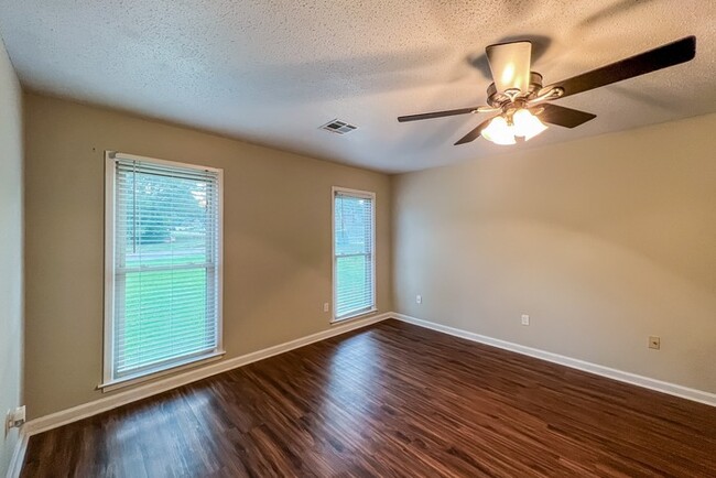 Building Photo - Charming 4 Bedroom in Montgomery