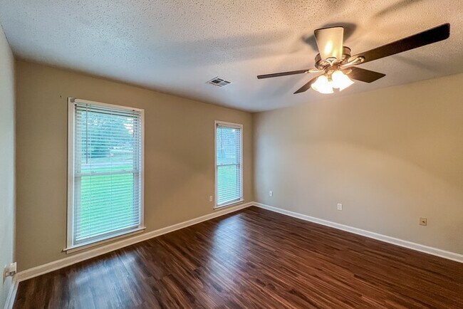 Foto del edificio - Charming 4 Bedroom in Montgomery