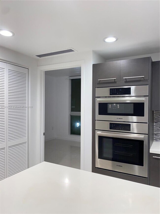 Foto del edificio - 7751 NW 107th Ave