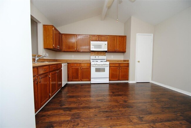 Building Photo - 16907 Summer Dew Ln