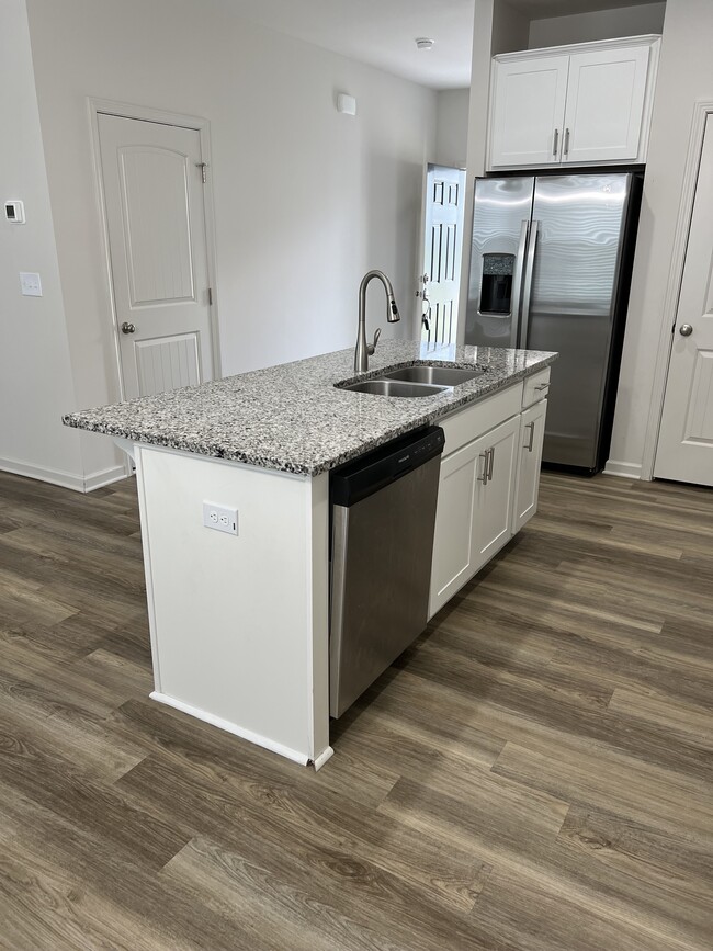 Building Photo - 18 Matrix Ct
