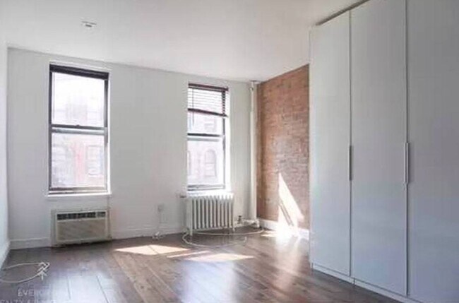 Building Photo - 86 Clinton St
