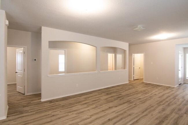Building Photo - 910 Dancing Sun Court