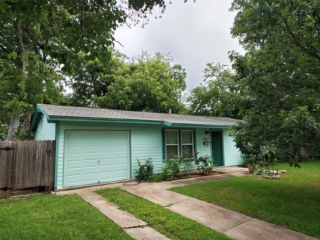 Building Photo - 3207 Locke Ln