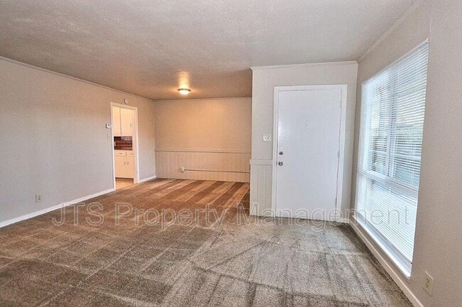 Building Photo - 4439 V St