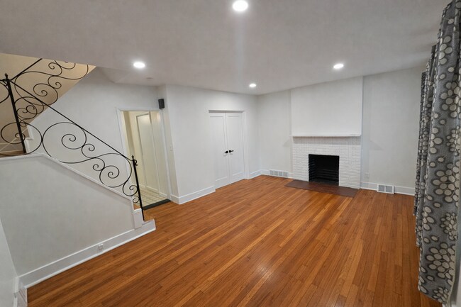 Foto del edificio - 6344 Alderson St