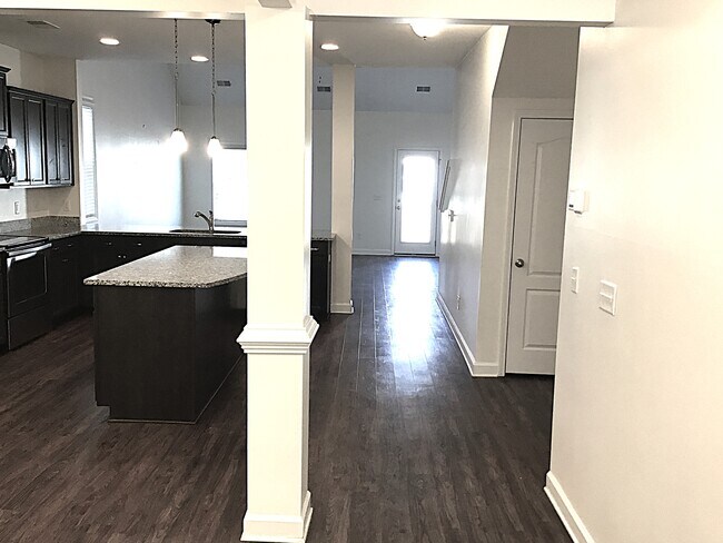 Foto del edificio - 530 Lateleaf Dr