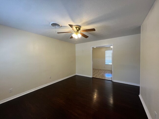 Building Photo - 1303 Redondo Dr