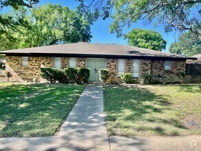 Building Photo - 1105 Briarbrook Dr