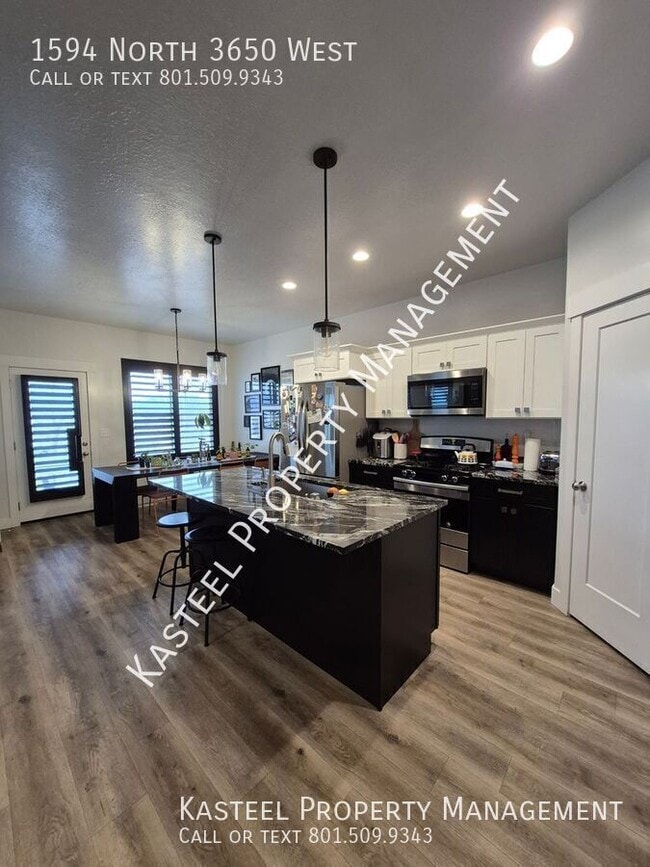 Building Photo - 1594 N 3650 W