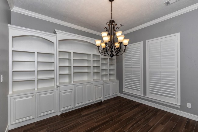 Building Photo - 6546 Pointe Park Dr