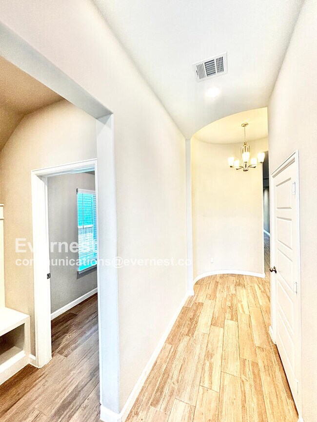 Foto del edificio - 2412 Bathwick Ln