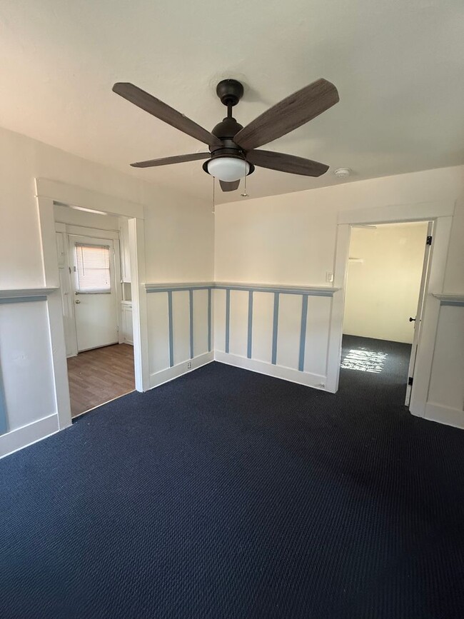 Building Photo - 867 W Santa Cruz St