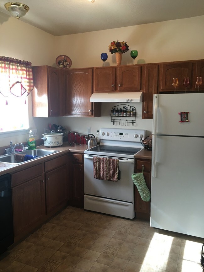 421 Fletcher St Unit 421, De Soto, MO 63020 Apartments in De Soto, MO