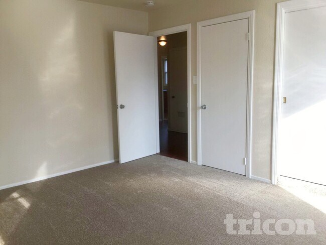 Building Photo - 3 Madill Cir