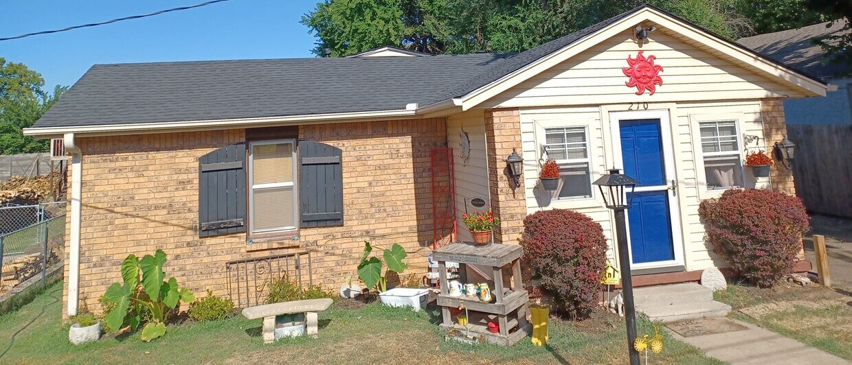 210 N Walnut Ave, Sand Springs, OK 74063 House Rental in Sand Springs