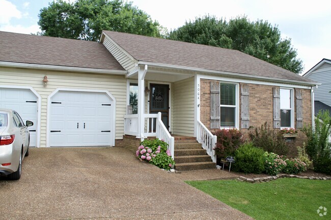 Building Photo - 5064 English Village Dr