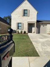 Building Photo - 760 Stonebrook Ln