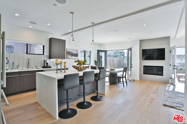 Foto del edificio - 1622 S Mansfield Ave
