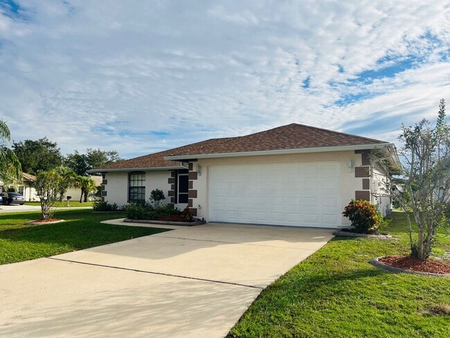 Building Photo - Orlando - 2 Bedroom, 2 Bathroom Single Family Room
