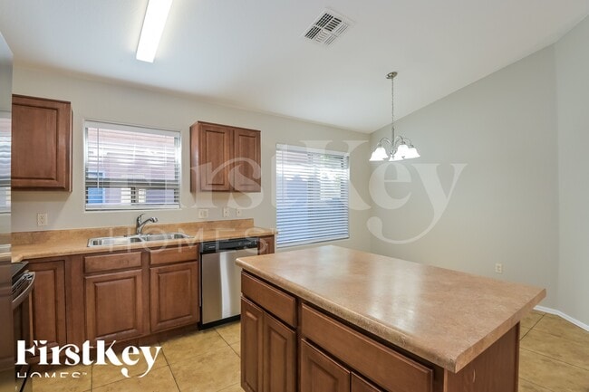 Foto del edificio - 8388 S Gupta Dr