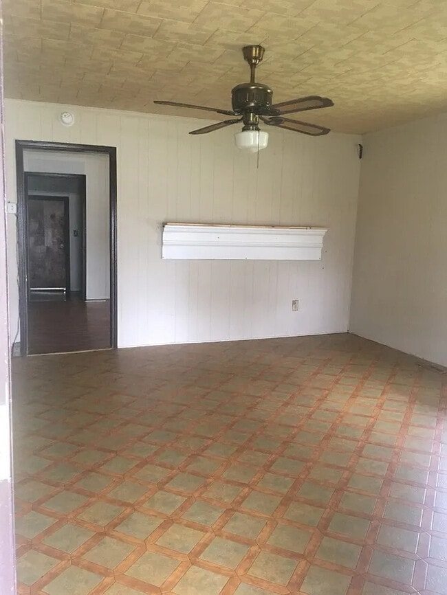 Building Photo - 2 Bedroom 1 Bathroom