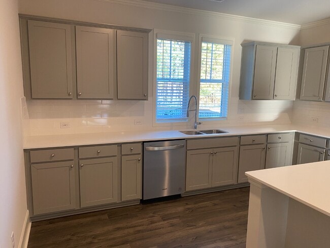 Building Photo - Modern 3-Story Townhome Near Woodstock High & Middle School