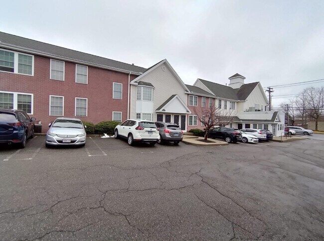 Building Photo - 204 Cherry St
