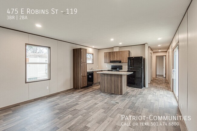 Building Photo - 475 E Robins St