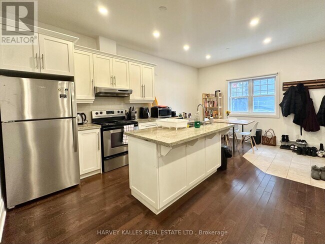 Building Photo - 543 Palmerston Blvd
