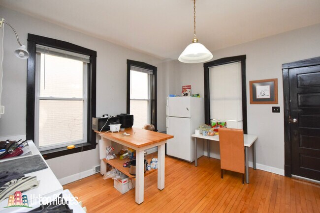 Building Photo - 2021 W Shakespeare Ave