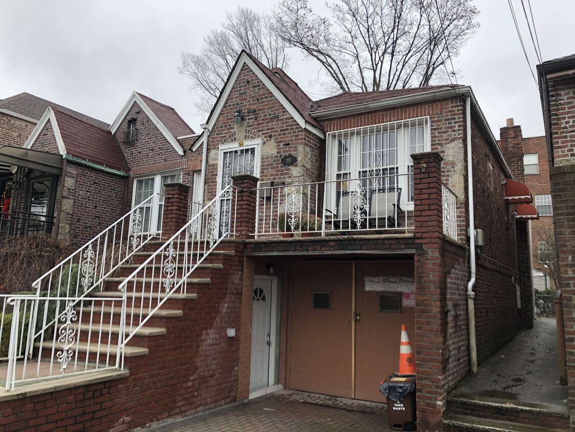Primary Photo - 265 Battery Ave