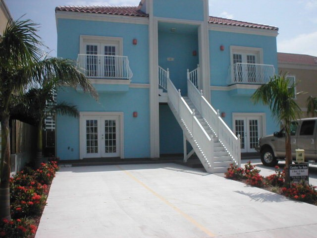 Primary Photo - 107 E Harbor