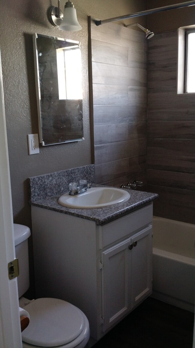 Building Photo - 1316 N Alvarado St