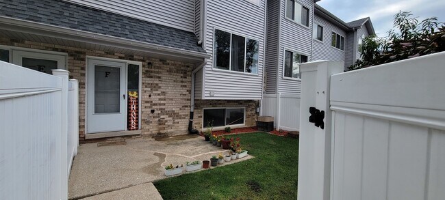Building Photo - 332 Park Ridge Ln