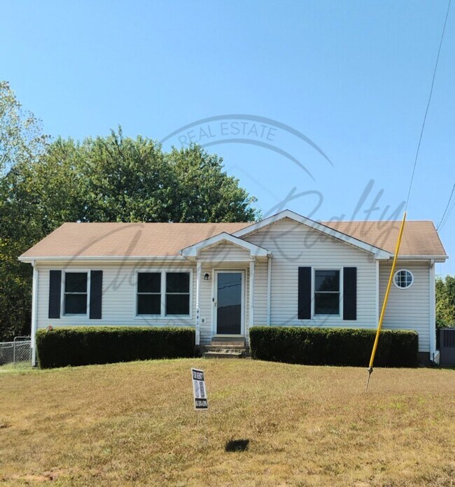 Foto del edificio - ON SPECIAL! Charming 3 Bedroom Ranch in Cl...