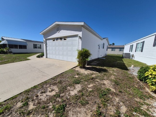 Building Photo - 2113 Sawgrass Ln