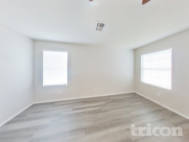 Foto del edificio - 102 Elizondo Way