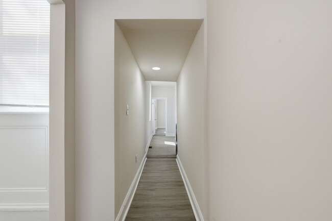 Building Photo - 910 N Arlington Ave